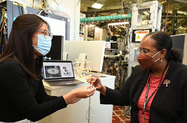 Newly appointed DOE Office of Science Director Asmeret Berhe examines an experiment with a researcher at ALS