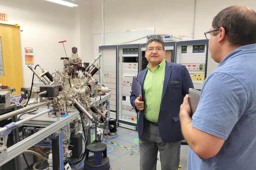 Gil Herrera visits QSA lab