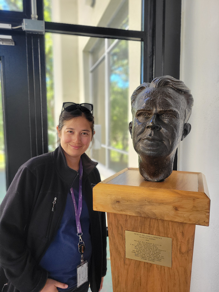 photo of Lindsay Nakaki with EO Lawrence bronze bust