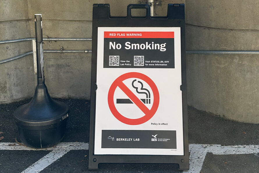 A-frame sign with text that says No Smoking.